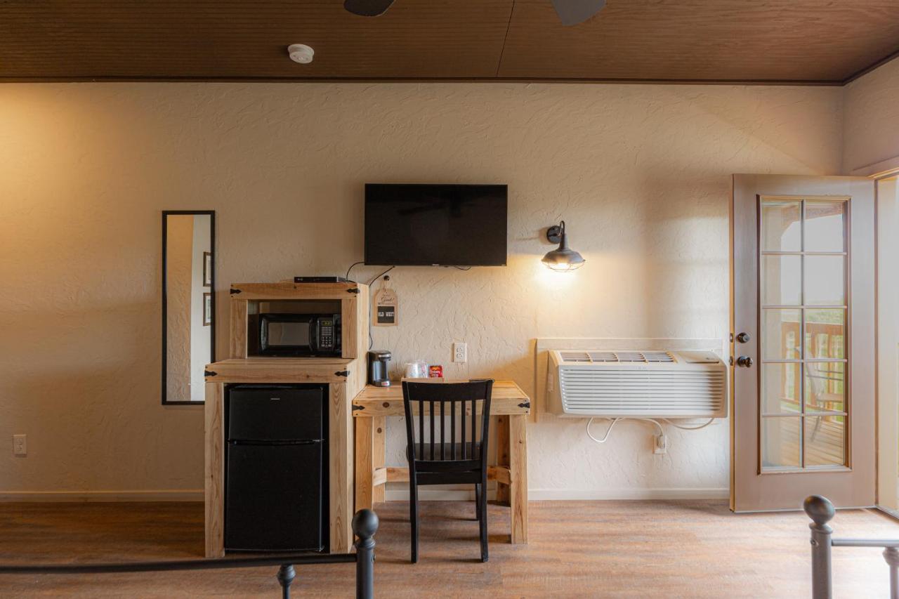 -Pet Friendly- Miners Cabin #6 - King Bed With Private Balcony ทูมสโตน ภายนอก รูปภาพ