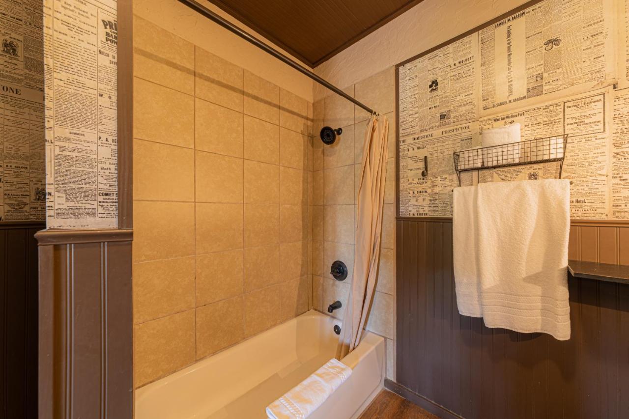 -Pet Friendly- Miners Cabin #6 - King Bed With Private Balcony ทูมสโตน ภายนอก รูปภาพ