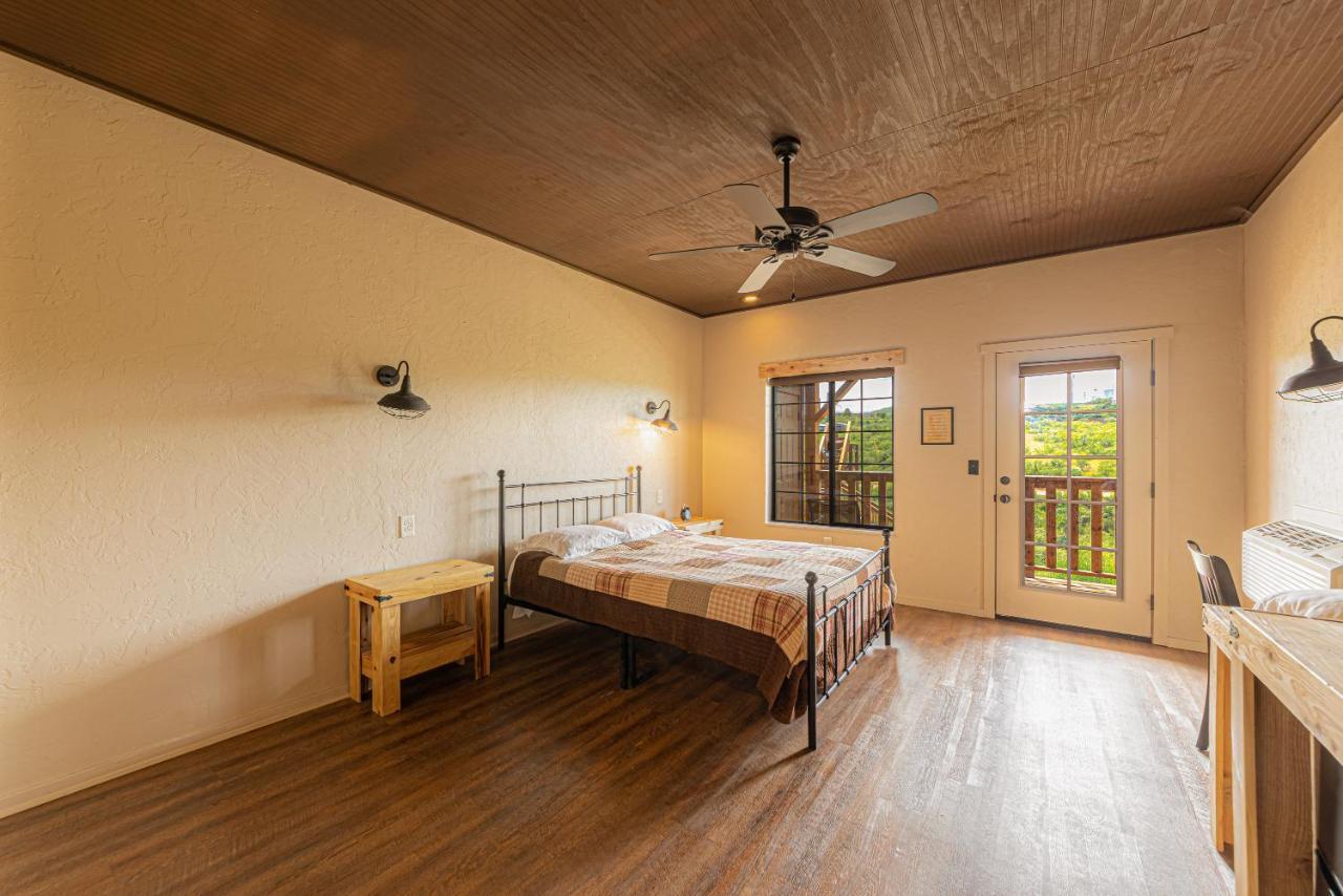 -Pet Friendly- Miners Cabin #6 - King Bed With Private Balcony ทูมสโตน ภายนอก รูปภาพ