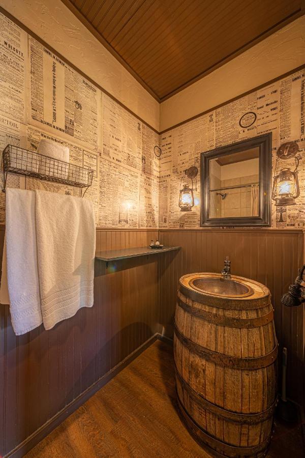 -Pet Friendly- Miners Cabin #6 - King Bed With Private Balcony ทูมสโตน ภายนอก รูปภาพ