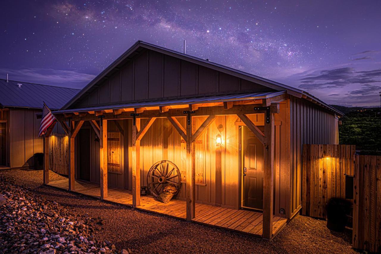 -Pet Friendly- Miners Cabin #6 - King Bed With Private Balcony ทูมสโตน ภายนอก รูปภาพ