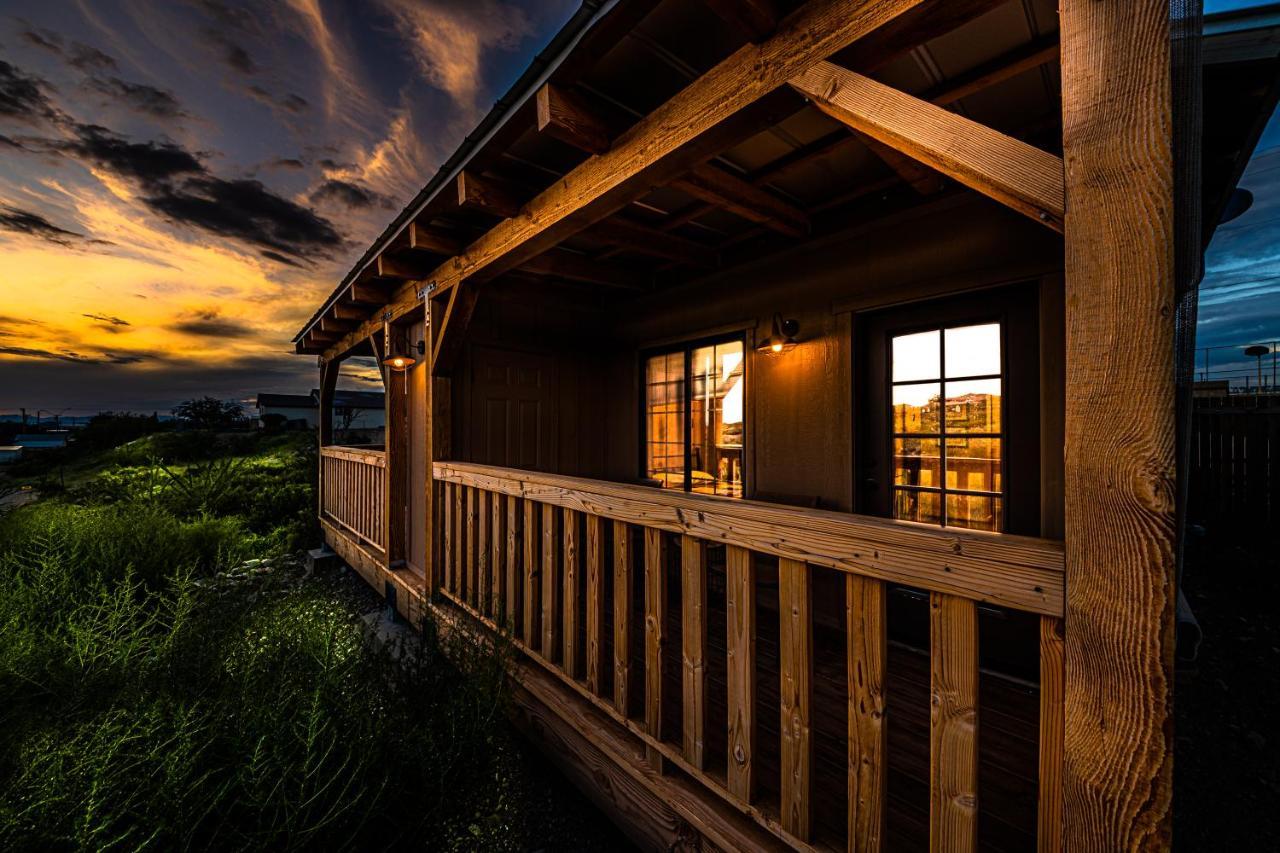 -Pet Friendly- Miners Cabin #6 - King Bed With Private Balcony ทูมสโตน ภายนอก รูปภาพ